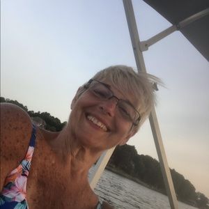 Meet your Posher, Carol